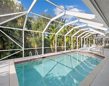 690 Amber Drive - Photo Thumbnail 21