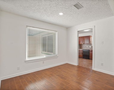 9731 Shell Rock Road - Photo Thumbnail 6