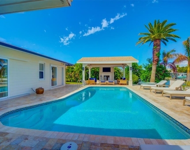 807 Snug Island - Photo Thumbnail 35