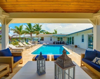 807 Snug Island - Photo Thumbnail 30