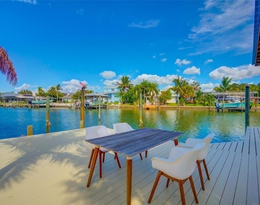 807 Snug Island - Photo Thumbnail 42