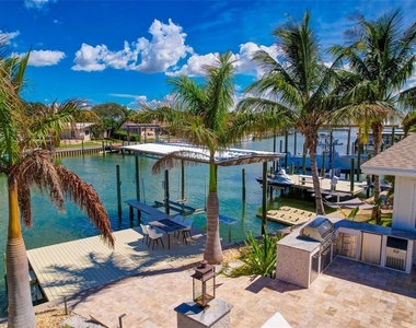 807 Snug Island - Photo Thumbnail 20