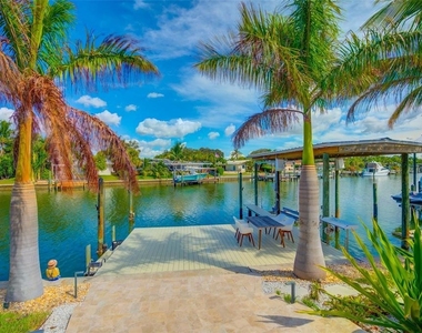 807 Snug Island - Photo Thumbnail 39
