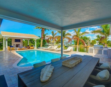 807 Snug Island - Photo Thumbnail 33