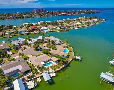 807 Snug Island - Photo Thumbnail 11
