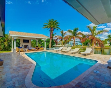 807 Snug Island - Photo Thumbnail 32