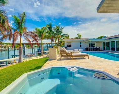 807 Snug Island - Photo Thumbnail 27