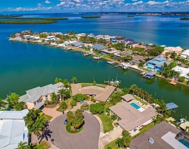 807 Snug Island - Photo Thumbnail 7