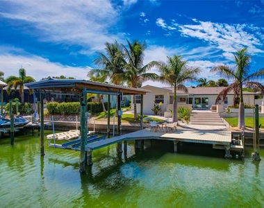 807 Snug Island - Photo Thumbnail 17