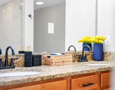 2954 Sadina Street - Photo Thumbnail 30