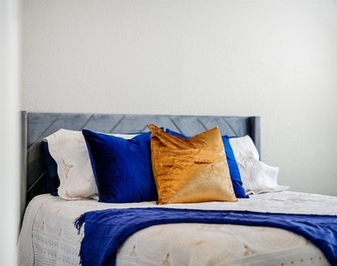 2954 Sadina Street - Photo Thumbnail 33