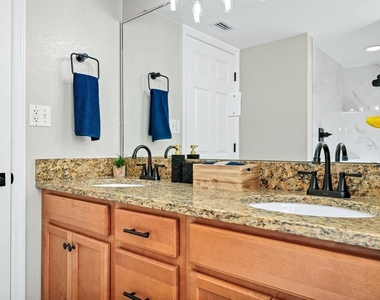 2954 Sadina Street - Photo Thumbnail 43