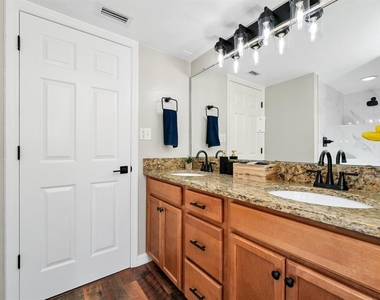 2954 Sadina Street - Photo Thumbnail 32