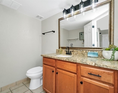 2954 Sadina Street - Photo Thumbnail 31