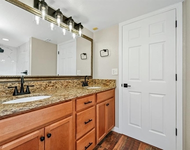 2954 Sadina Street - Photo Thumbnail 45