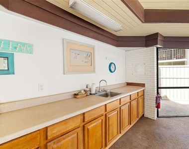 7201 Curtiss Avenue - Photo Thumbnail 40