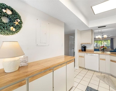 7201 Curtiss Avenue - Photo Thumbnail 10