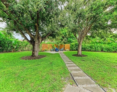 302 San Marco Drive - Photo Thumbnail 6
