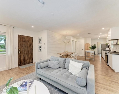 302 San Marco Drive - Photo Thumbnail 7