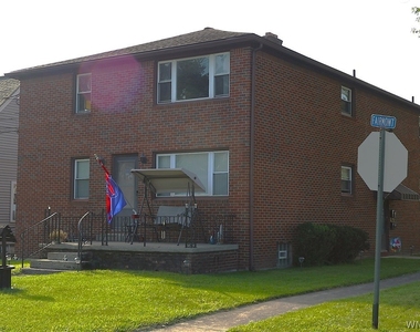 105 Fernald Avenue - Photo Thumbnail 3