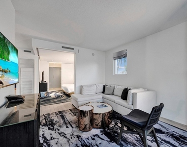 3101 Bayshore Drive - Photo Thumbnail 9