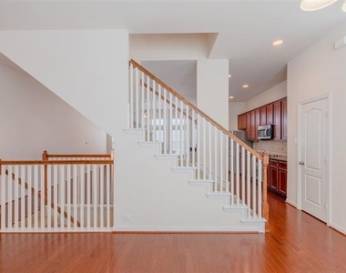2326 Stutz Drive - Photo Thumbnail 14