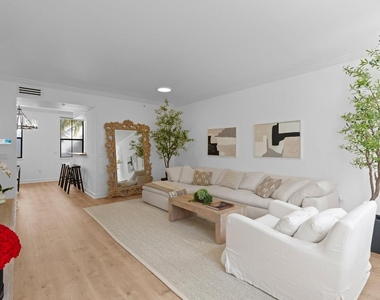 687 Hibiscus Street - Photo Thumbnail 3
