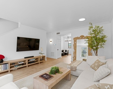 687 Hibiscus Street - Photo Thumbnail 4