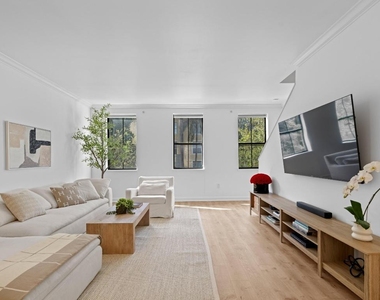 687 Hibiscus Street - Photo Thumbnail 5