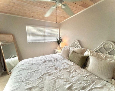 1540 Lantana Lane - Photo Thumbnail 6