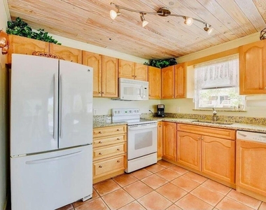 1540 Lantana Lane - Photo Thumbnail 3