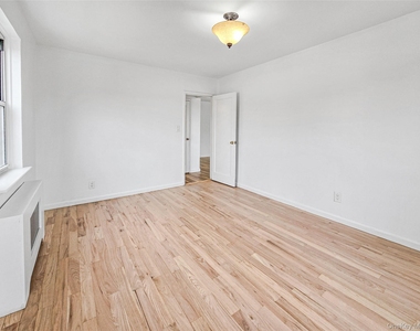138-33 Jewel Ave - Photo Thumbnail 3