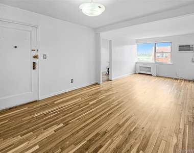 138-33 Jewel Ave - Photo Thumbnail 1