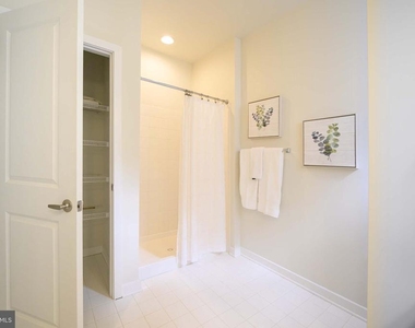 502 Horsey Boulevard - Photo Thumbnail 6