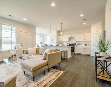502 Horsey Boulevard - Photo Thumbnail 7