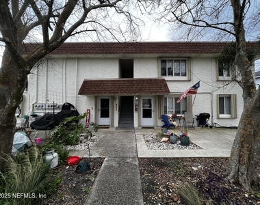 402 Lower 8th Avenue - Photo Thumbnail 2