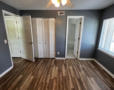 402 Lower 8th Avenue - Photo Thumbnail 9