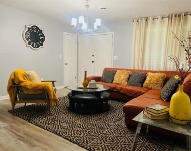 2524 Drayton Drive - Photo Thumbnail 6