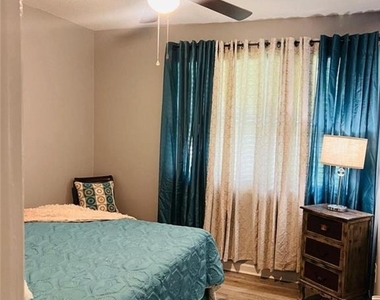 2524 Drayton Drive - Photo Thumbnail 9