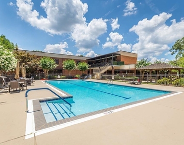 300 Johnson Ferry Road - Photo Thumbnail 12