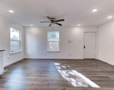 6309 Sandra Street - Photo Thumbnail 8