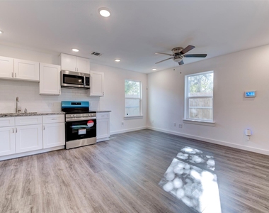 6309 Sandra Street - Photo Thumbnail 9