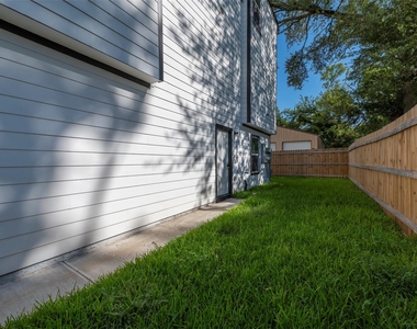 6309 Sandra Street - Photo Thumbnail 2