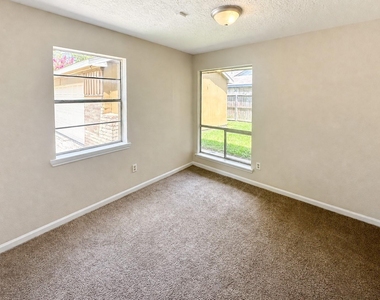 8710 Parkway Forest Drive - Photo Thumbnail 15