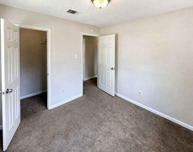 8710 Parkway Forest Drive - Photo Thumbnail 20