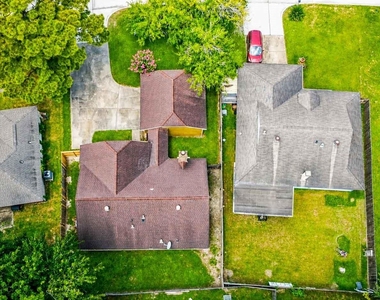 8710 Parkway Forest Drive - Photo Thumbnail 5