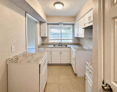 8710 Parkway Forest Drive - Photo Thumbnail 11