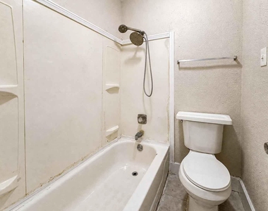 8710 Parkway Forest Drive - Photo Thumbnail 18