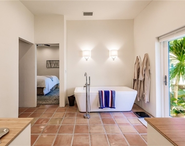 1291 Caloosa Drive - Photo Thumbnail 16