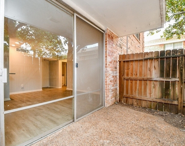 2822 Briarhurst Drive - Photo Thumbnail 13